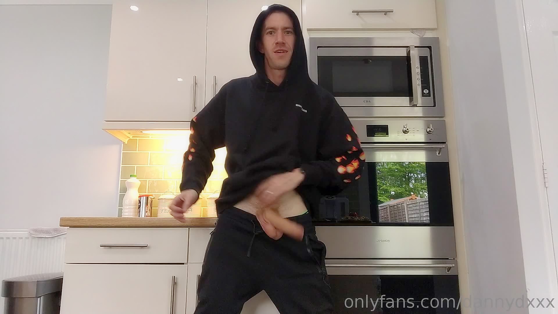 DannyD played with a loose tail. (flabby)